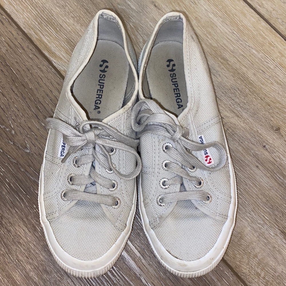 Low rise light grey Superga